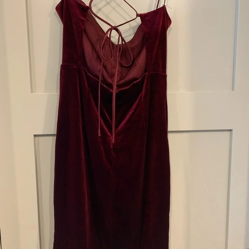 LuLu’s Cranberry Wine Stretch velvet dress - Picture 3 of 3